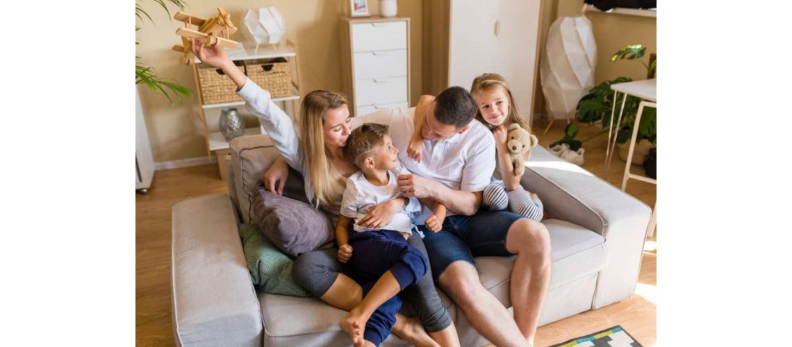 Amenajarea livingului mic: trucuri şi idei pentru a obţine un spaţiu elegant, primitor şi armonios