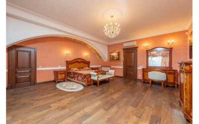 Casele englezești, un contrast captivant între sobrietatea arhitecturală și confortul interior – Idei atemporale de design ce redau rafinamentul interioarelor de altădată