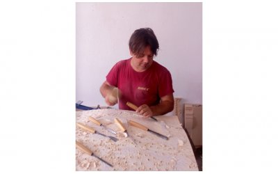 Mobilierul Simex, pe mâini de “aur”. Interviu cu artistul Laszlo Ballai